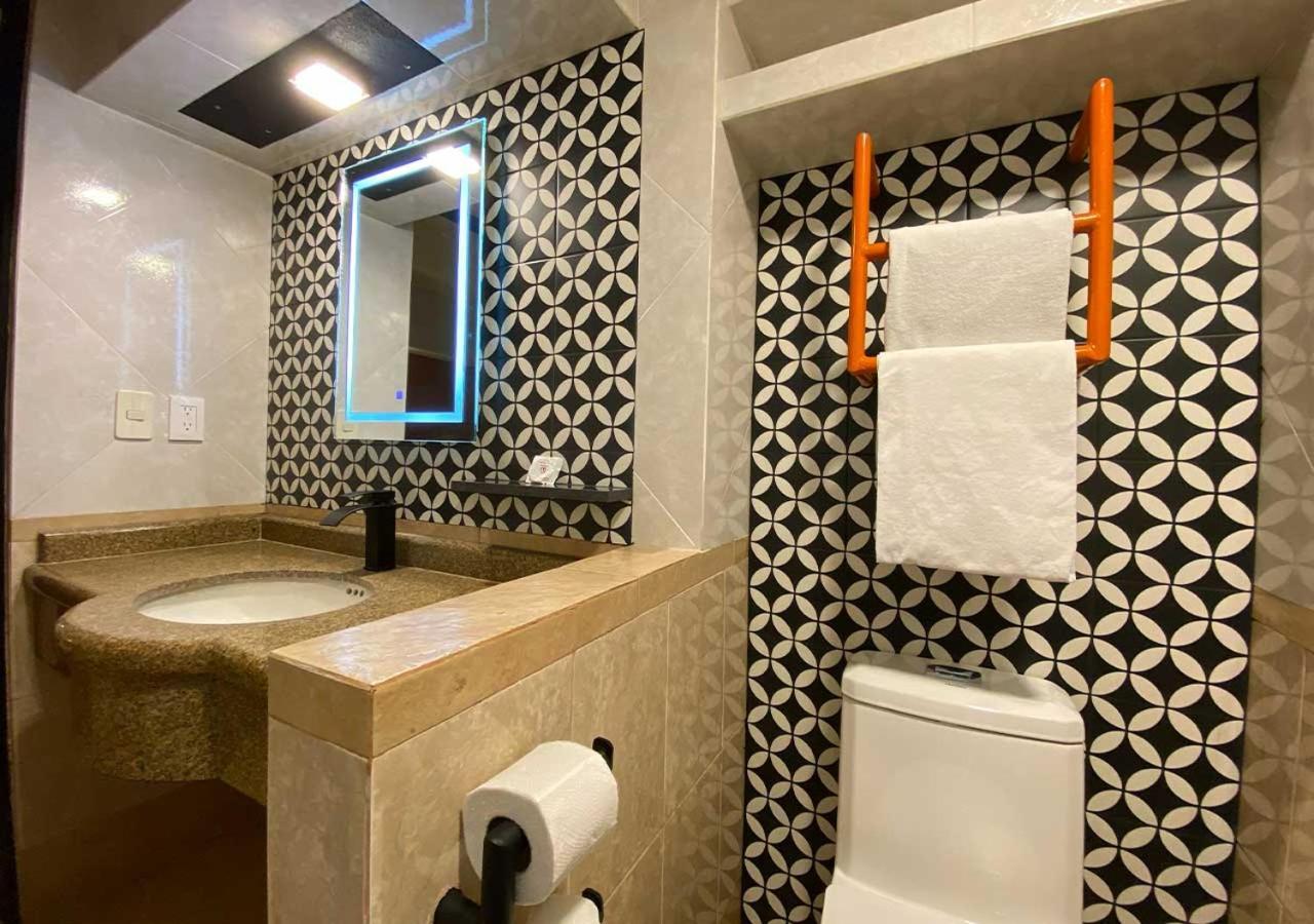 Hotel Villa De Madrid 멕시코 시 외부 사진